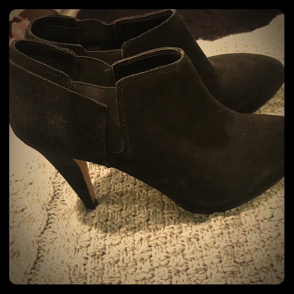 Dolce Vita black suede heeled booties!